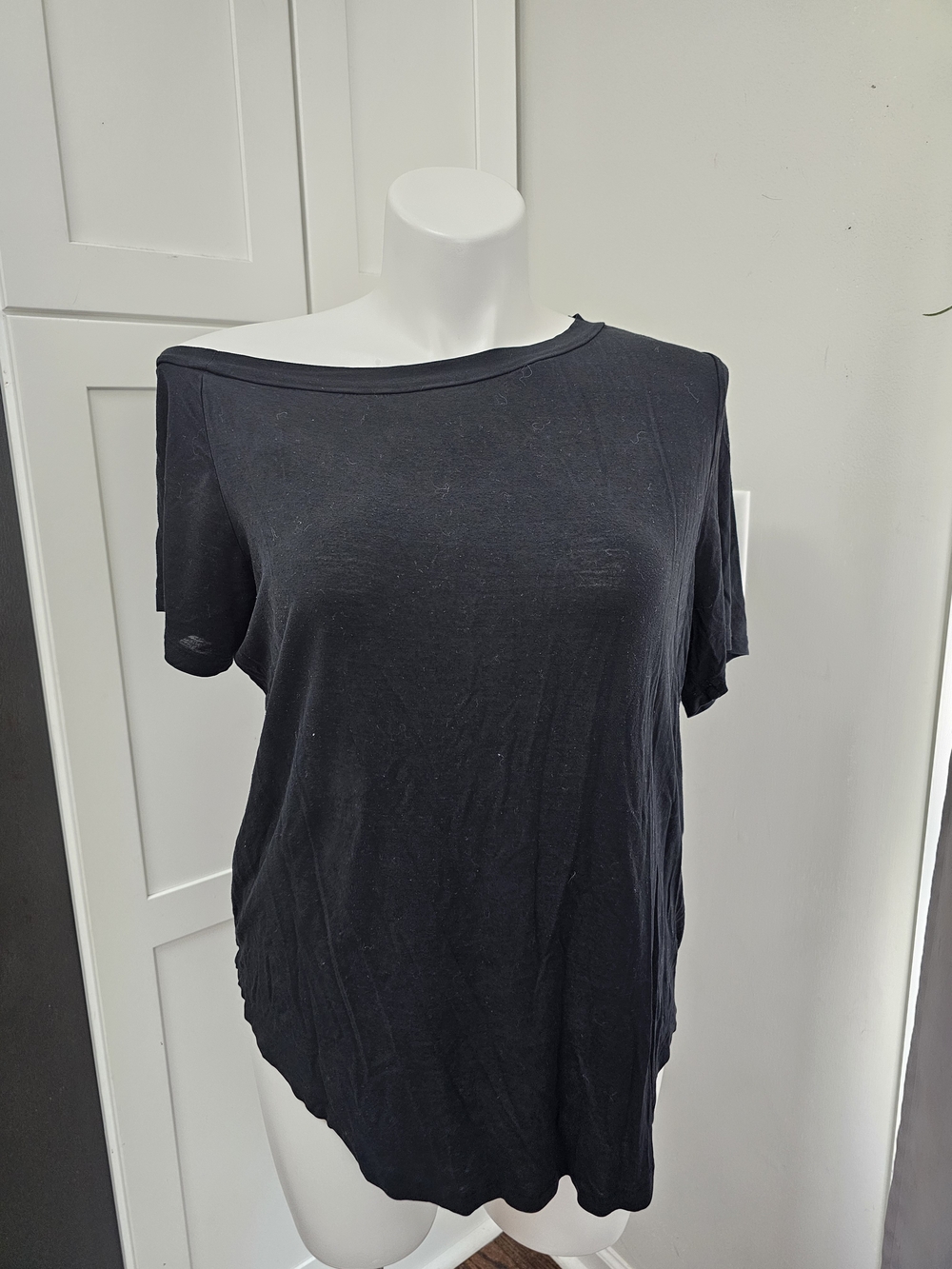 Women's Solid Black Short Sleeve Tee - Size 1XL